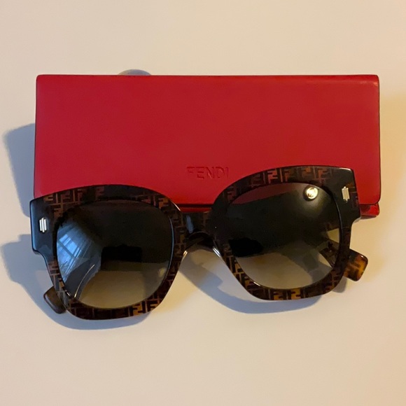 Authentic Fendi monogram brown gradient sunglasses - Picture 2 of 7